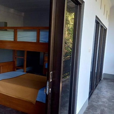 Merendeng Hostel Kuta Kuta  Bagian luar foto