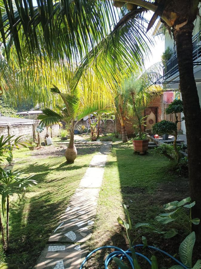 Merendeng Hostel Kuta Kuta  Bagian luar foto