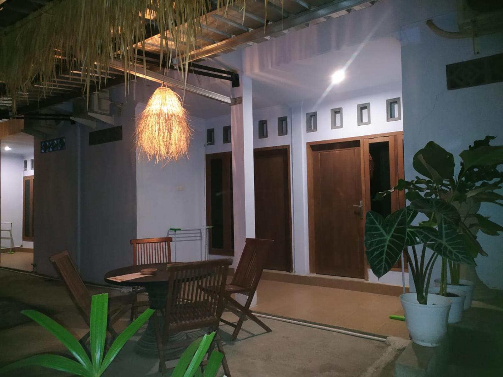 Merendeng Hostel Kuta Kuta  Bagian luar foto
