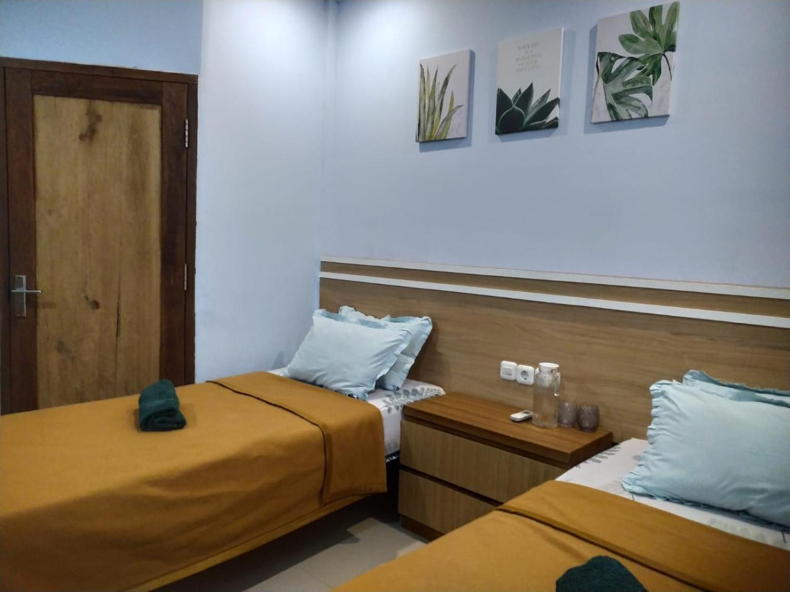 Merendeng Hostel Kuta Kuta  Bagian luar foto