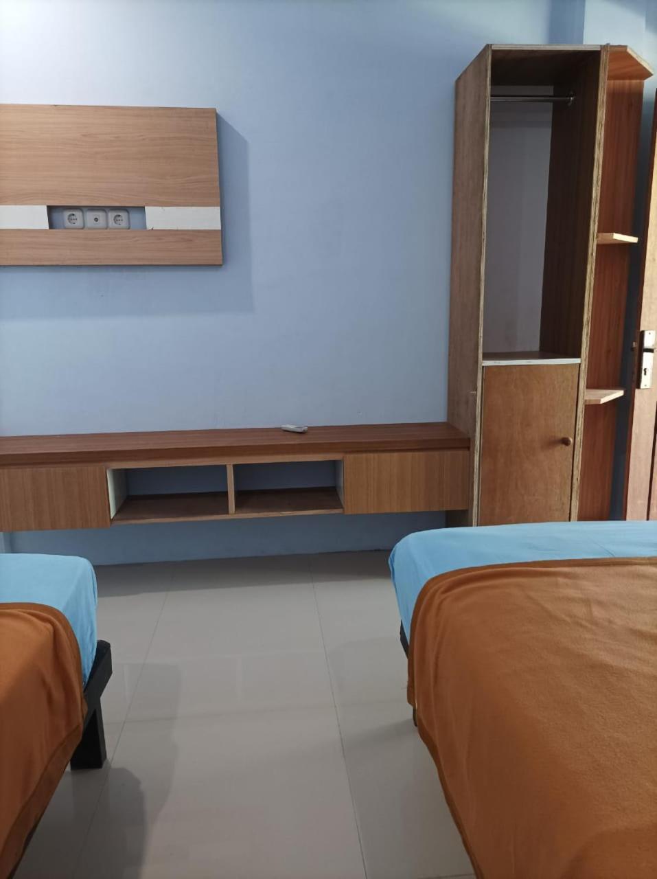 Merendeng Hostel Kuta Kuta  Bagian luar foto