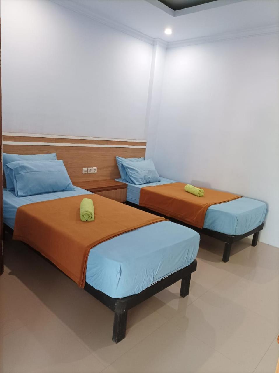 Merendeng Hostel Kuta Kuta  Bagian luar foto